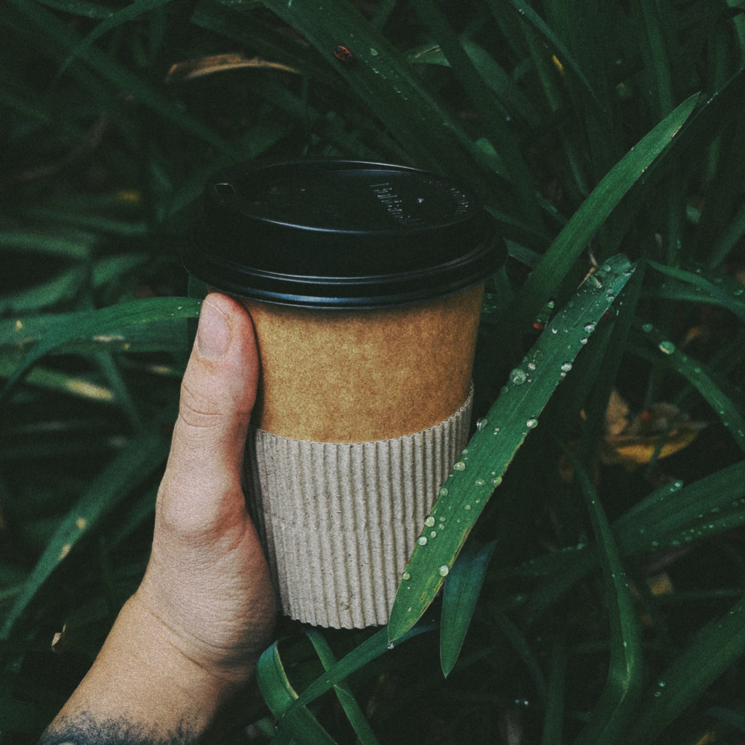 10 Tipps um die Umwelt zu schonen, Aluminium, Bienenwachstücher, Coffee to go, Glas, Kaffeekapseln, Leitungswasser, Mehrweg, Mikroplastik, Müll trennen, nachhaltig, Nachhaltigkeit, Plastikmüll, Plastikvermeidung, Rapsöltücher, Recyceln, Recycling, Umweltschutz