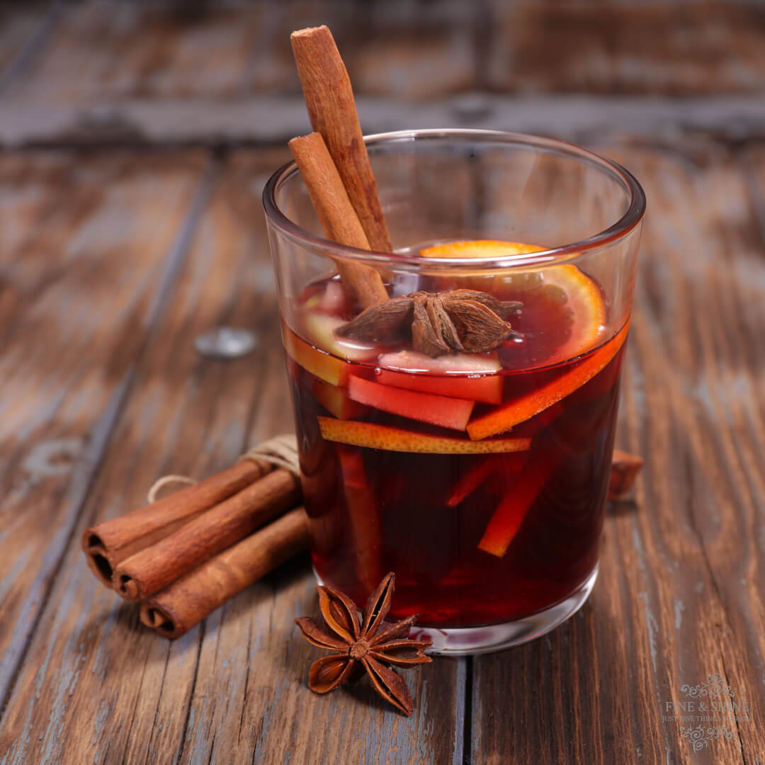 Adventszeit, Glühwein, Glühwein selber machen, Glühwein selbst gemacht, Glutenfrei, Laktosefrei, Mulled Wine, Paleo, Selbstgemachter Glühwein, vegan, Vegetarisch, Vin chaud, Weihnachtsmarkt, Weihnachtszeit,