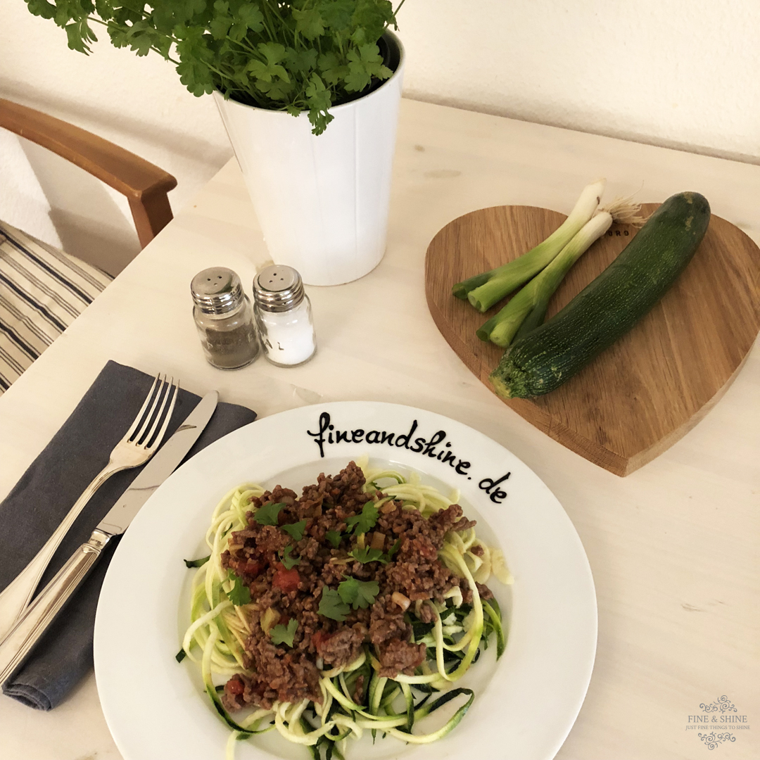 Selbstgemachte Bolognese mit Zucchini Spaghetti, Bolognese, Rinderhack, Zucchini, Zucchini Spaghetti, Spaghetti, Lowcarb, Paleo, Glutenfrei, Laktosefrei, ohne Weizen, Tomatensauce, Tomaten,